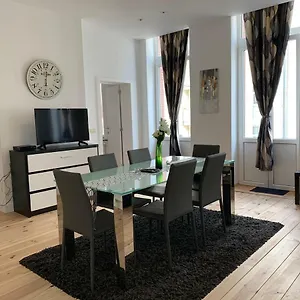 Modern First Floor , Bruxelles Belgio